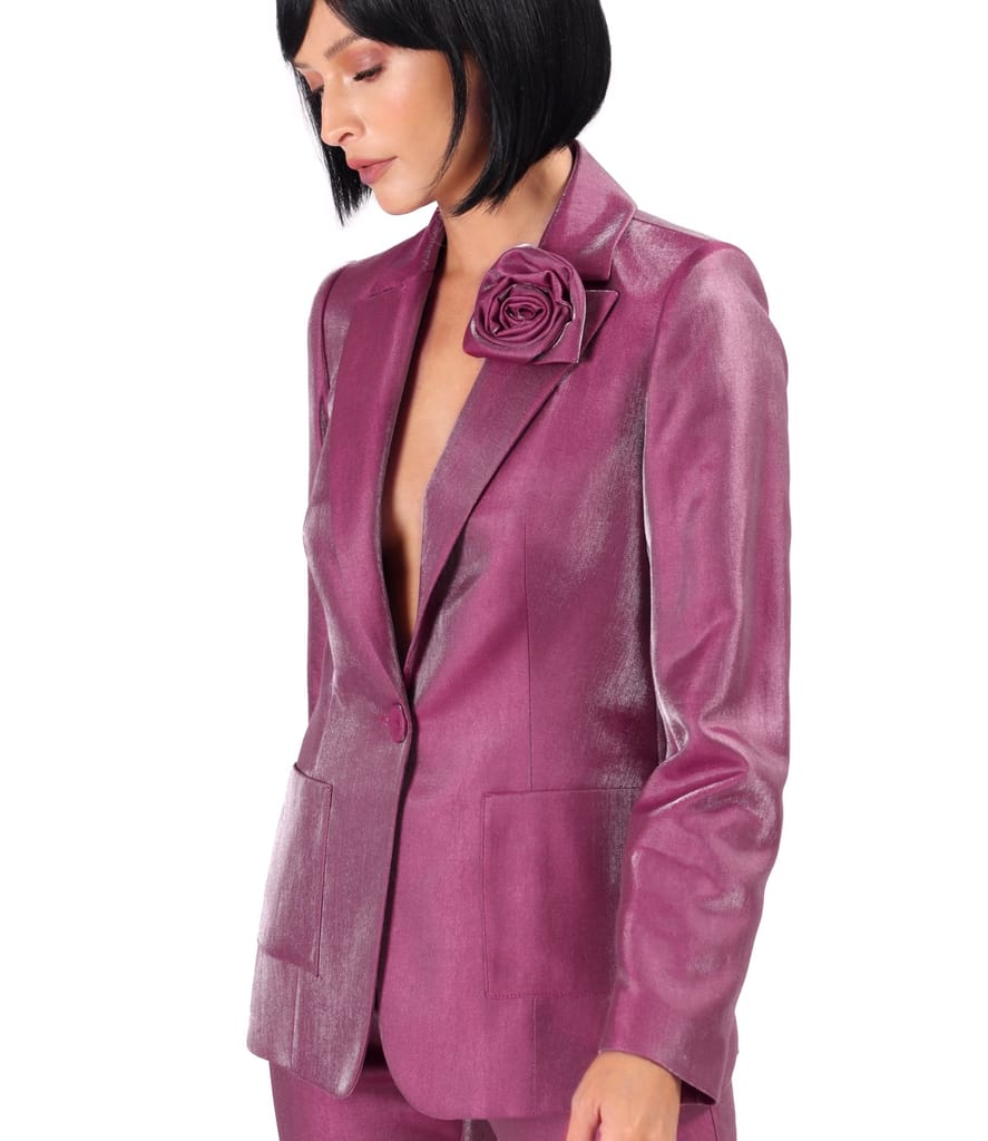 Sacou elegant satinat cu rever si floare decorativa