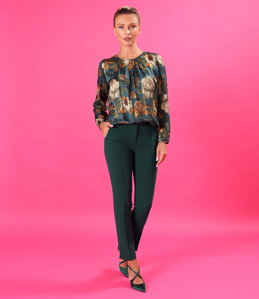 Tinuta office cu bluza lejera din viscoza cu matase si pantaloni pana