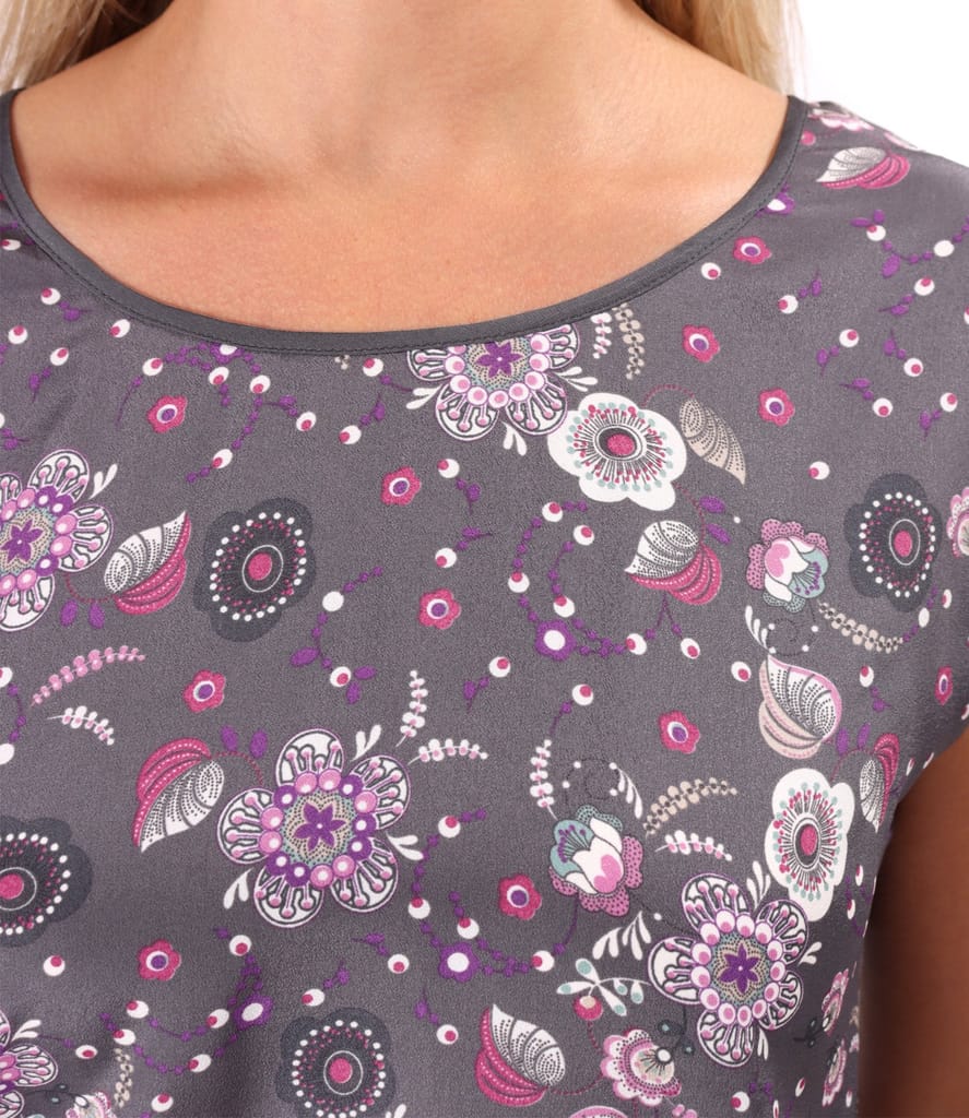 Bluza lejera cu fata imprimata cu motive florale