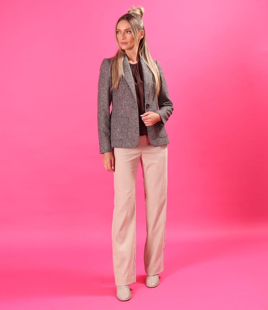 Tinuta office cu sacou din stofa cu lana si pantaloni drepti