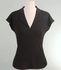 Tricou cu guler si decolteu in V