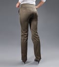 Pantaloni cu tinte metalice din saten gros elastic kaki