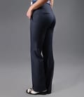 Pantaloni bleumarin din stofa elastica cu buzunare