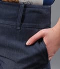 Pantaloni bleumarin din stofa elastica cu buzunare
