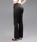 Pantaloni cu tinte metalice din saten gros elastic negru