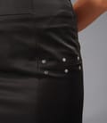 Fusta cu tinte metalice din saten gros elastic negru