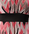 Rochie din jerse cu imprimeu geometric incretita in talie