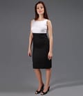 Rochie din in alb-negru cu garnitura contrast