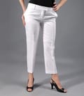 Pantaloni din in alb cu buzunare