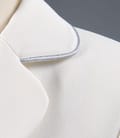 Sacou office alb-ecru cu garnitura gri si floare