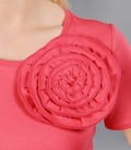 Tricou din jerse uni roz cu floare