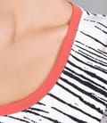 Tricou cu decolteu rotund si garnitura contrast