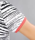 Tricou cu decolteu rotund si garnitura contrast