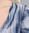 Tricou cu maneci si falduri din jerse elastic imprimat