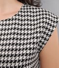 Rochie eleganta din tesatura elastica alb-negru