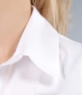 Camasa din bumbac elastic alb cu floare si butoni