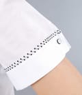 Camasa din bumbac elastic alb cu floare si butoni