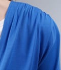 Bluza din jerse albastru legata cu cordon