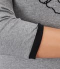 Tricou cu garnitura si floare catifea