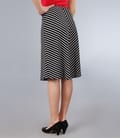 Fusta din jerse elastic alb-negru