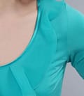 Tricou din jerse elastic satinat cu jabou de voal