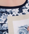 Tricou din jerse imprimat cu garnitura si floare