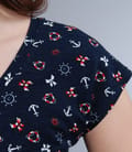 Tricou din jerse elastic imprimat cu umeri cazuti