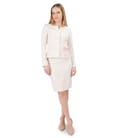 Costum elegant dama cu sacou cu brosa aplicata pe buzunar si fusta conica