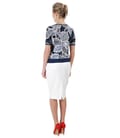 Fusta office din stofa elastica si bluza din jerse imprimat in relief