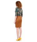 Fusta din stofa cu aspect catifelat si bluza din jerse imprimat