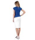 Fusta office din stofa elastica alba si bluza cu decolteu in falduri