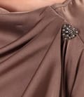 Rochie midi din satin elastic cu decolteu barcuta