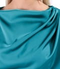 Rochie midi din satin elastic cu decolteu barcuta