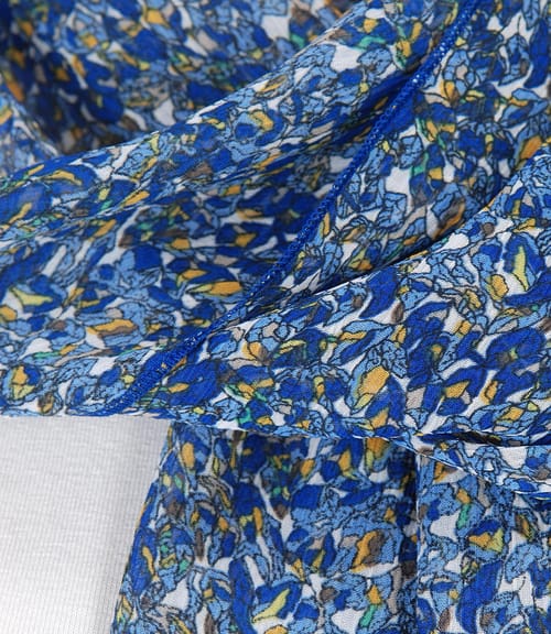 Esarfa imprimata cu motive florale