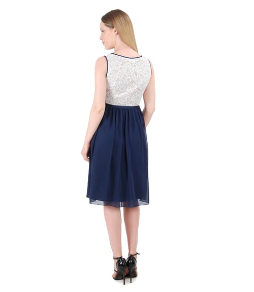 Rochie de seara cu corsaj din dantela cu motive florale