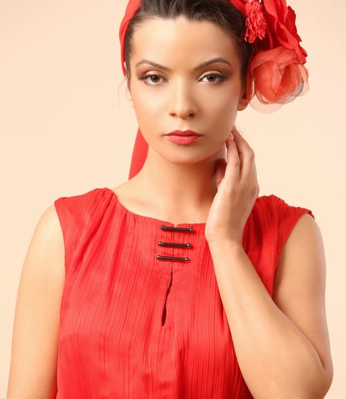Rochie din voal creponat si accesorii cu cristale