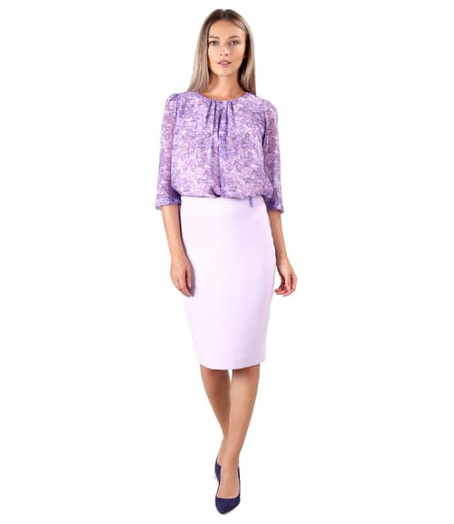 Tinuta eleganta cu bluza din voal imprimat si fusta office