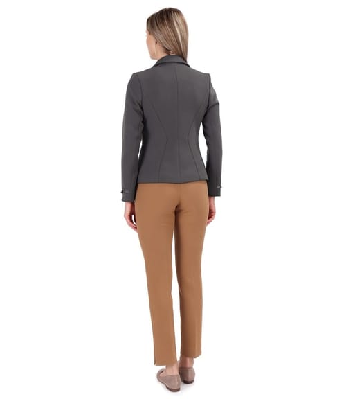 Tinuta office cu sacou si pantaloni din stofa elastica