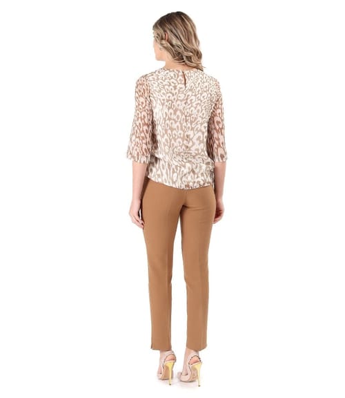 Bluza eleganta din voal imprimat cu pantaloni pana cu dunga pe fata