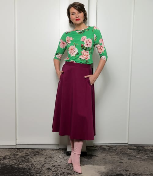 Fusta midi cu bluza din jerse imprimata cu trandafiri