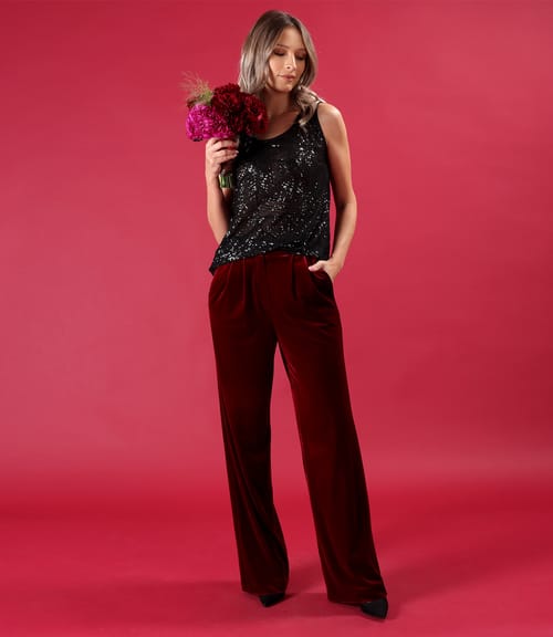 Tinuta de ocazie cu pantaloni lejeri din catifea elastica cu bluza din paiete
