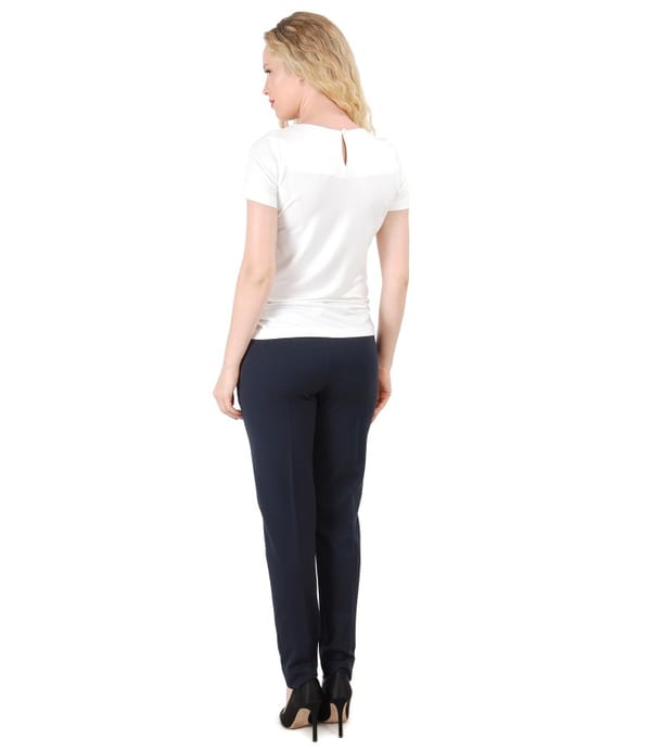 Pantaloni din stofa elastica cu bluza cu funda pe decolteu