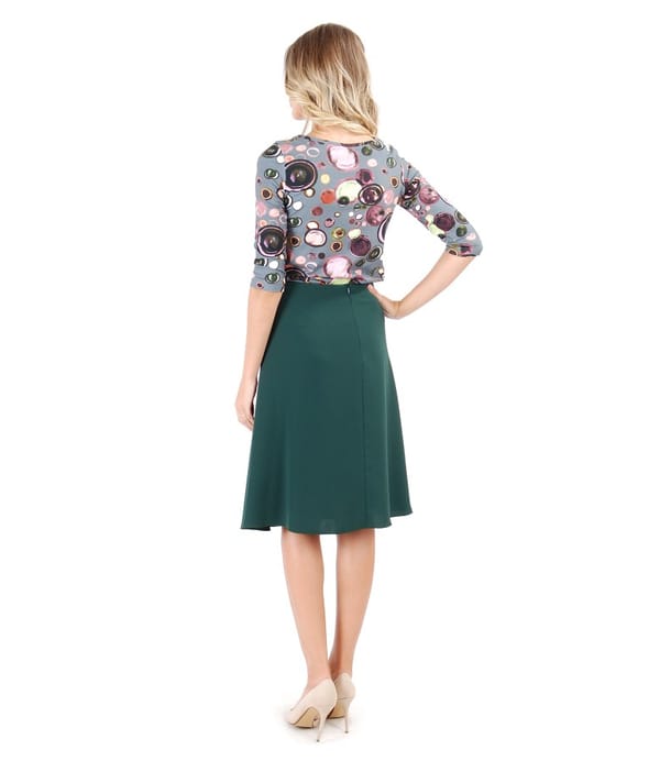 Fusta semiclos cu bluza din jerse elastic imprimat