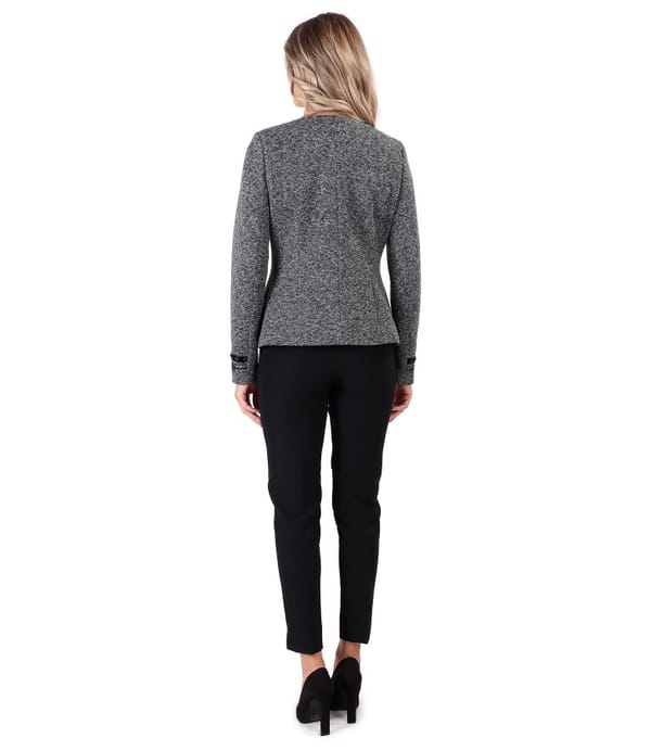 Tinuta office cu pantaloni pana si sacou cu pasmanterie la maneci