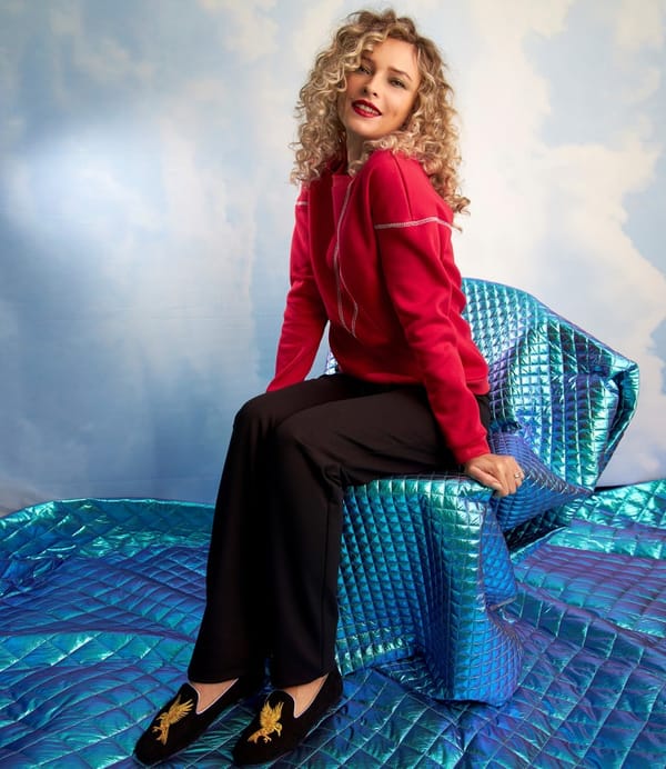 Bluza tip hanorac cu pantaloni lejeri din jerse elastic gros