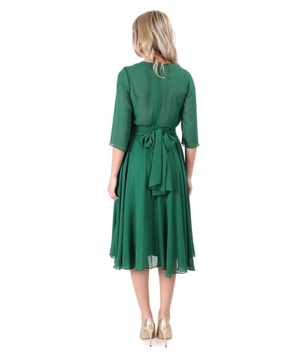 Tinuta de ocazie cu rochie din voal si esarfa brau