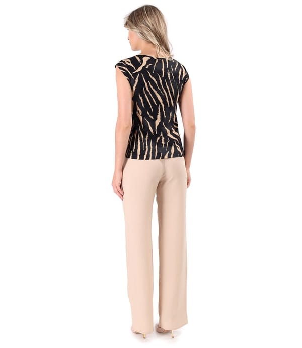 Tinuta eleganta cu pantaloni lejeri din tencel si bluza cu animal print