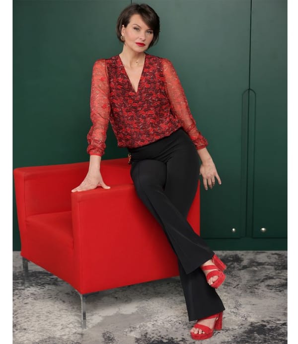 Pantaloni evazati din stofa elastica