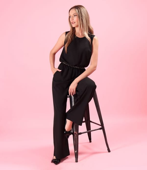 Salopeta eleganta cu lant decorativ in talie