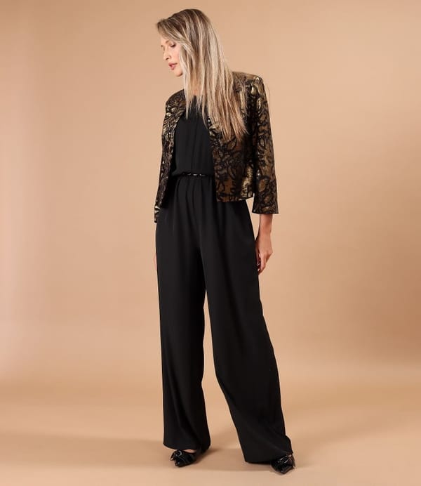 Tinuta de ocazie cu bolero din catifea elastica cu motive aurii si salopeta lunga